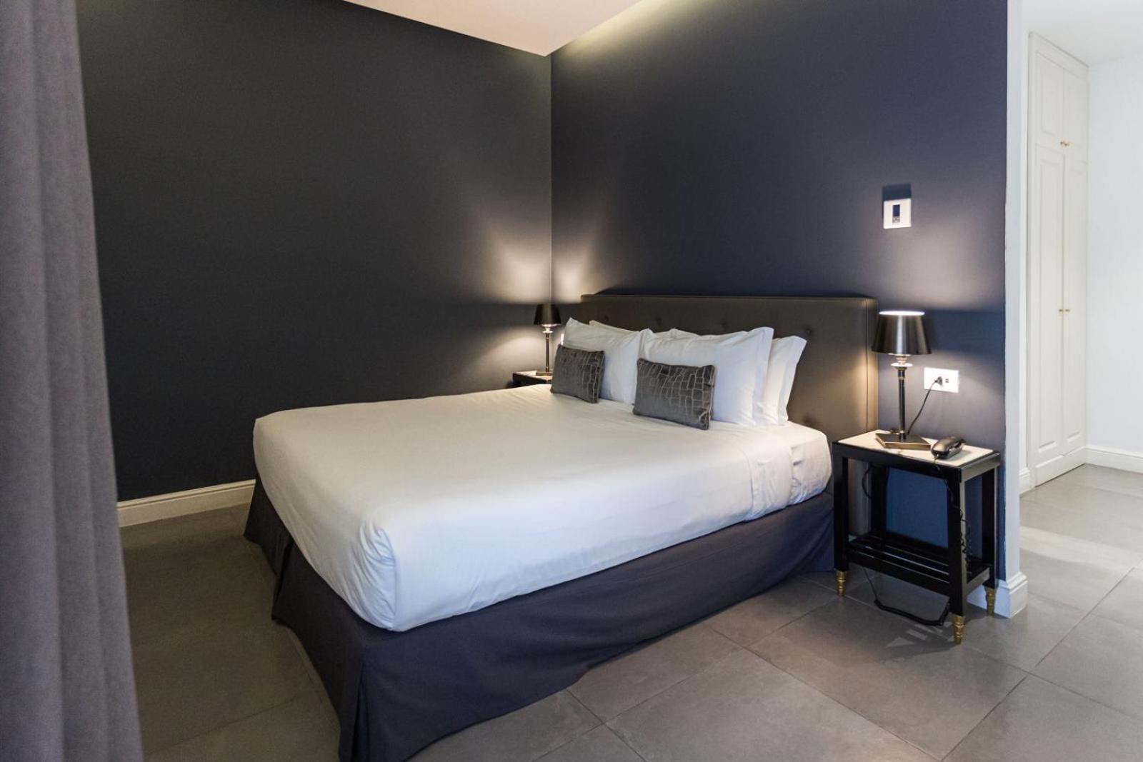 Boutique Metro 900 Naples